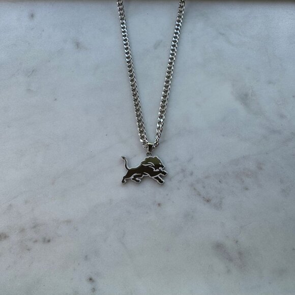 Detroit Lions Necklace - Silver Plated - 5mm Cuban - 22" Chain - Valentines Day - Picture 1 of 3